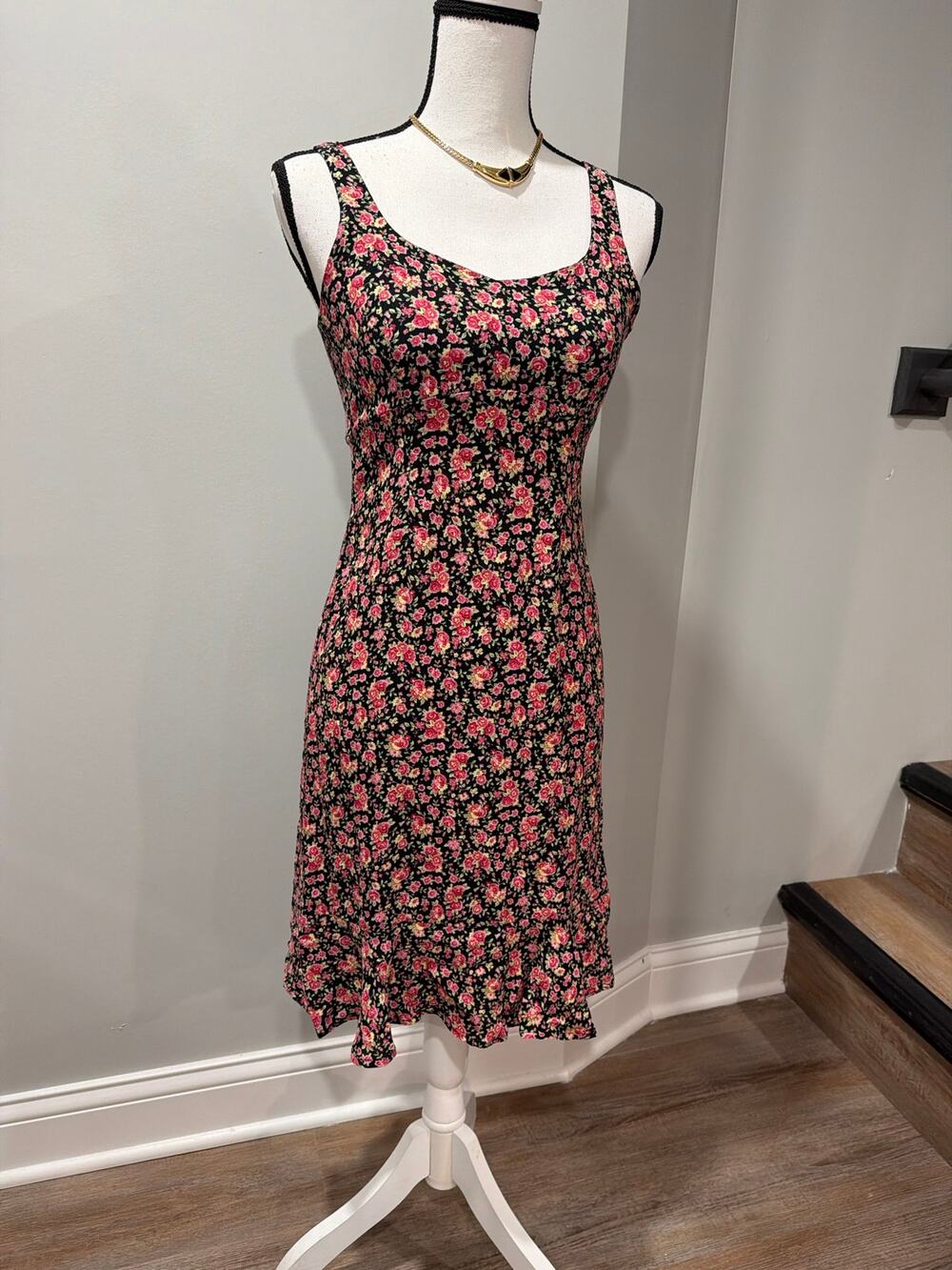 MIXIT Size 4 Black Pink Floral 100% Rayon Sleeveless Knee Length Dres